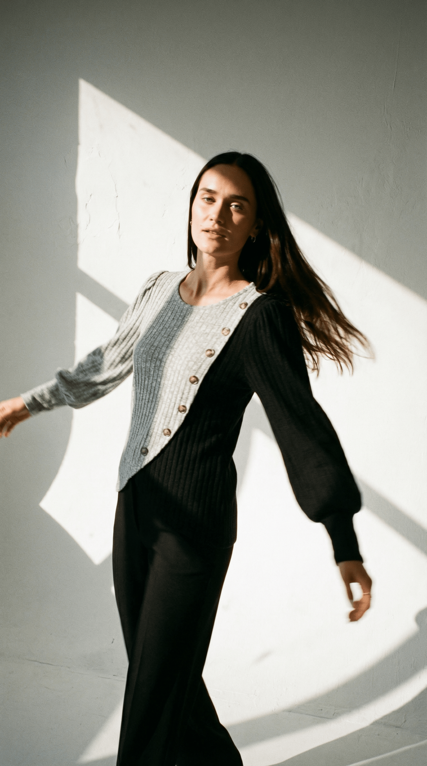 KAIA | PULL À MANCHES LONGUES ÉLÉGANT AVEC BOUTONS